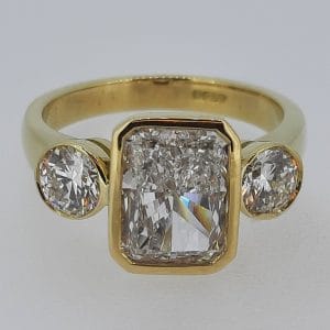 4CT Emerald & Round cut Lab Grown certificated diamond trilogy set in 18ct yellow gold ring (14)