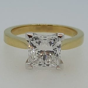 2.53 CT Princess cut Lab grown diamond set in 18ct yellow gold solitaire ring (24)